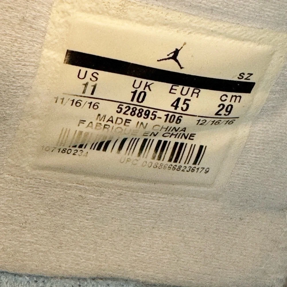 Deadstock Air Jordan 11 Retro Low Og UNC 2017 Size 11 528895 106 University Blue